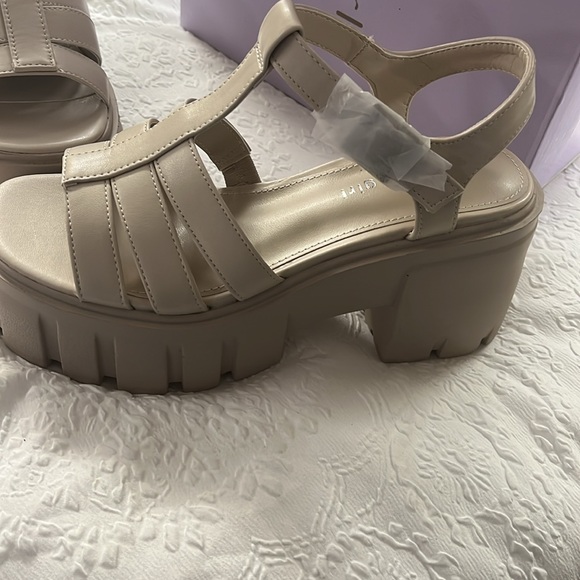 Madden Girl Cream Chunky Platform Sandals - Picture 2 of 3